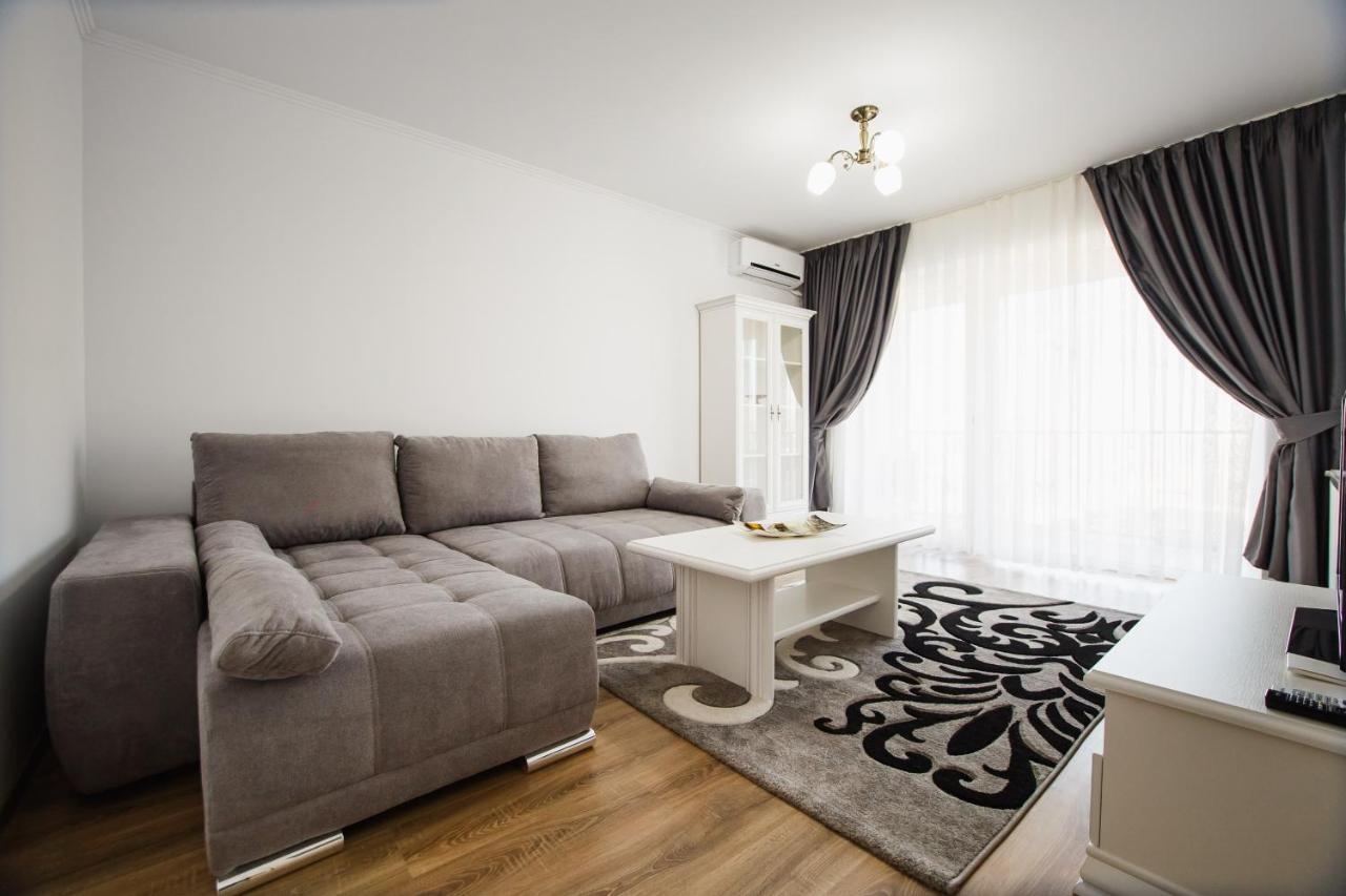 Bright & Elegant Central Apartment Oradea Exterior foto